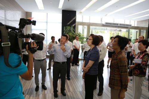 上海市人大常委會主任殷一璀調(diào)研華測檢測上海公司