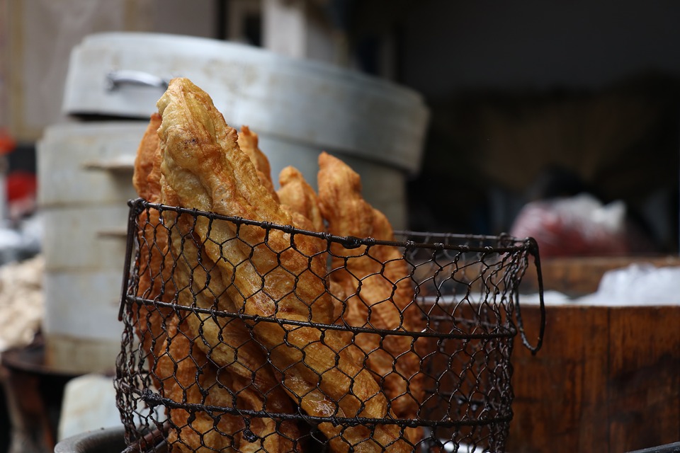 食藥監(jiān)總局建議消費者對油條的食用要適量 保持膳食平衡